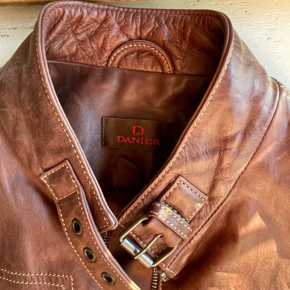 Danier chestnut leather jacket with gold stitching - Picture 5 of 5